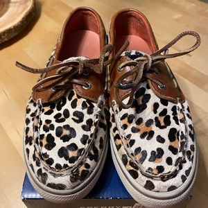 6.5 leopard “cow hair” textured Sperry’s